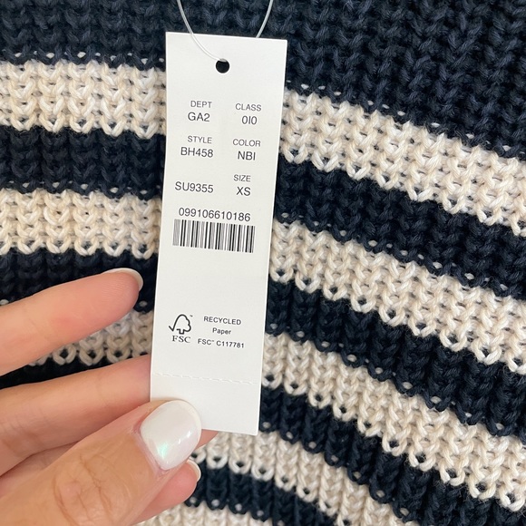 NWT J.Crew Oversized Crewneck Sweater in Stripe, XS - Picture 3 of 10